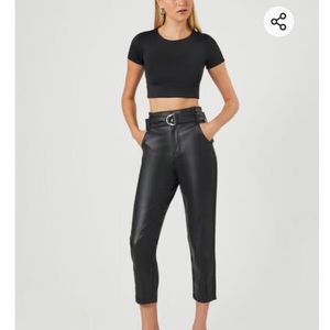💥💥FOREVER 21 💥💥.         FAUX LEATHER CROP PANTS